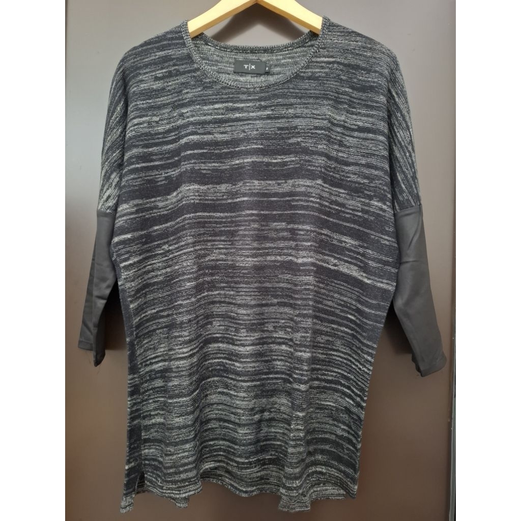 Preloved Kaos Lengan Panjang Polos Oversize Rajut Cewek Wanita TX The Executive