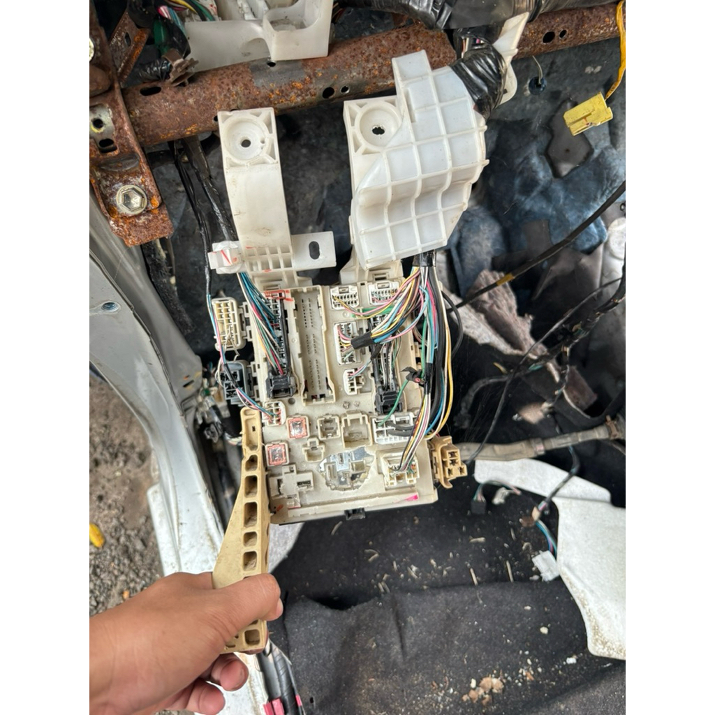 box sikring dalam yaris bakpao 2012 manual original
