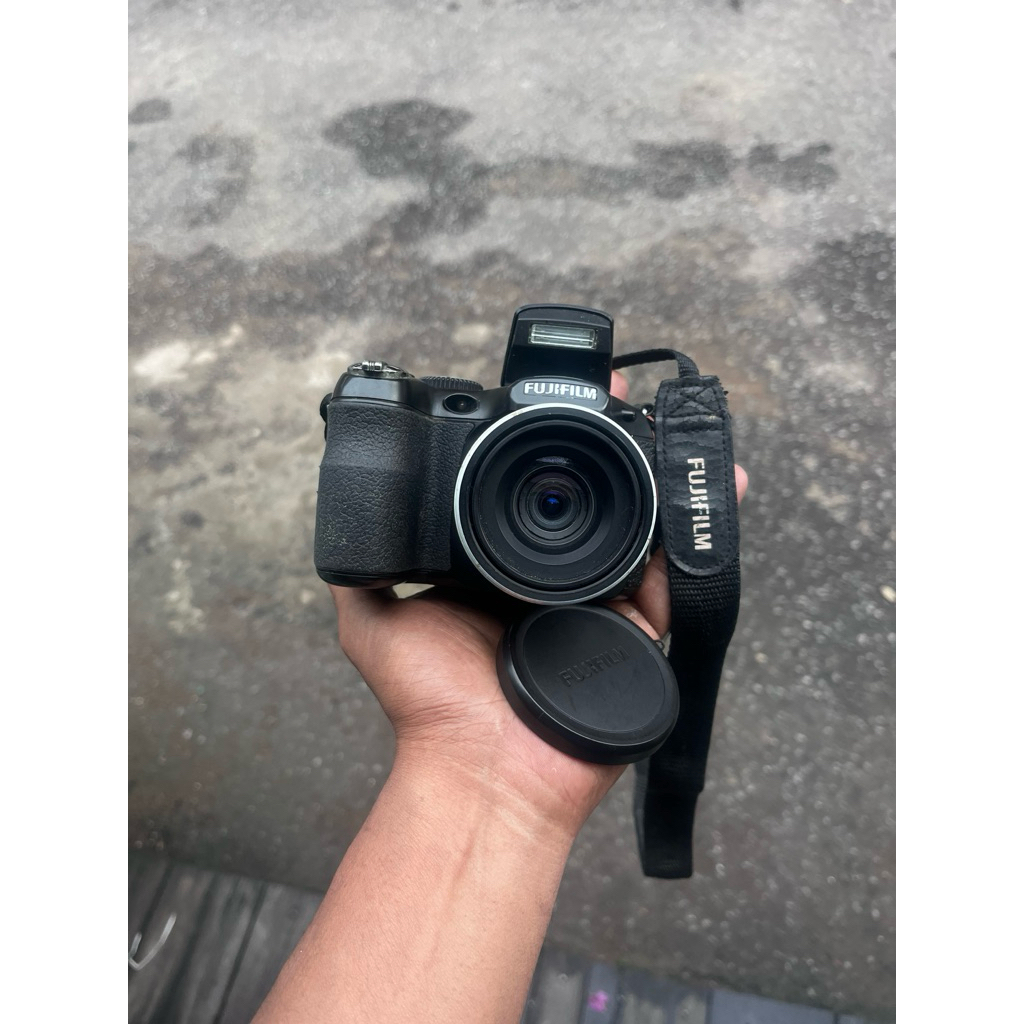 Kamera Prosumer Fujifilm FinePix S2950 14MP 18x Optical Zoom