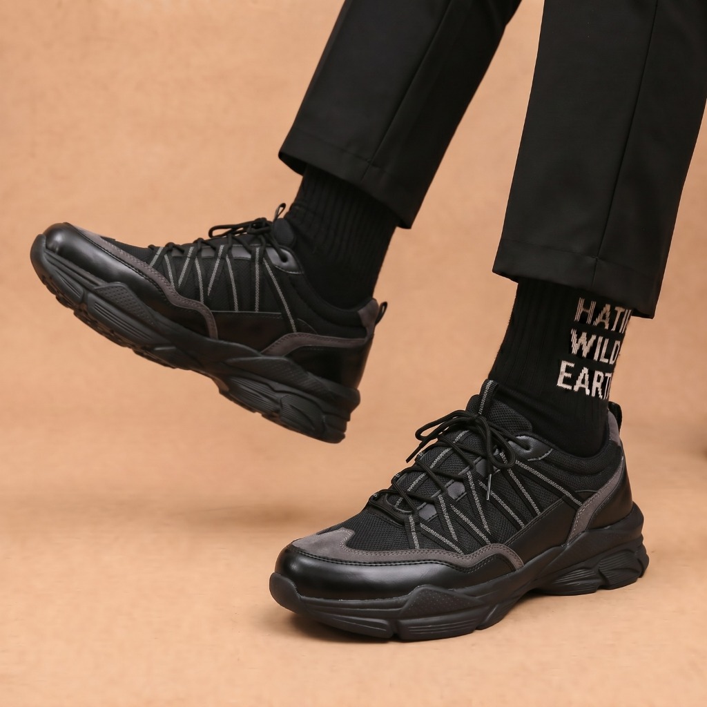 Sepatu Sneakers Tali Casual Hitam Pria