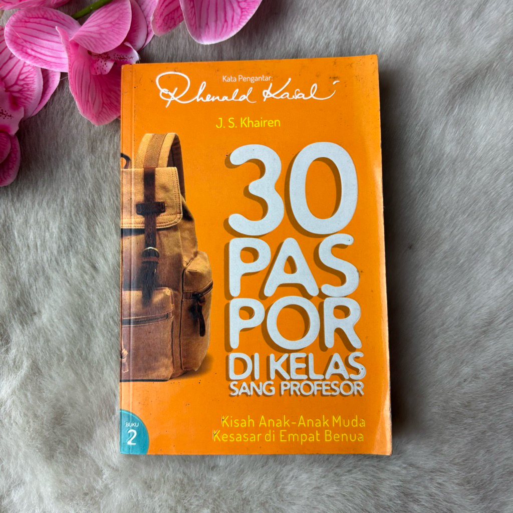Buku 30 Paspor Di Kelas Sang Profesor Kisah Anak-Anak Muda Kesasar Di Empat Benua Buku 2