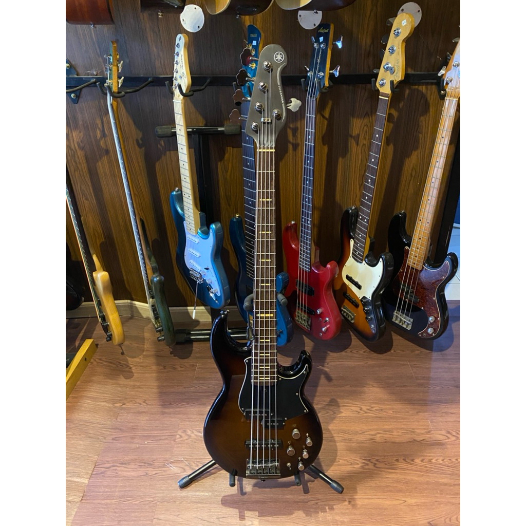 Bass Yamaha bb735a