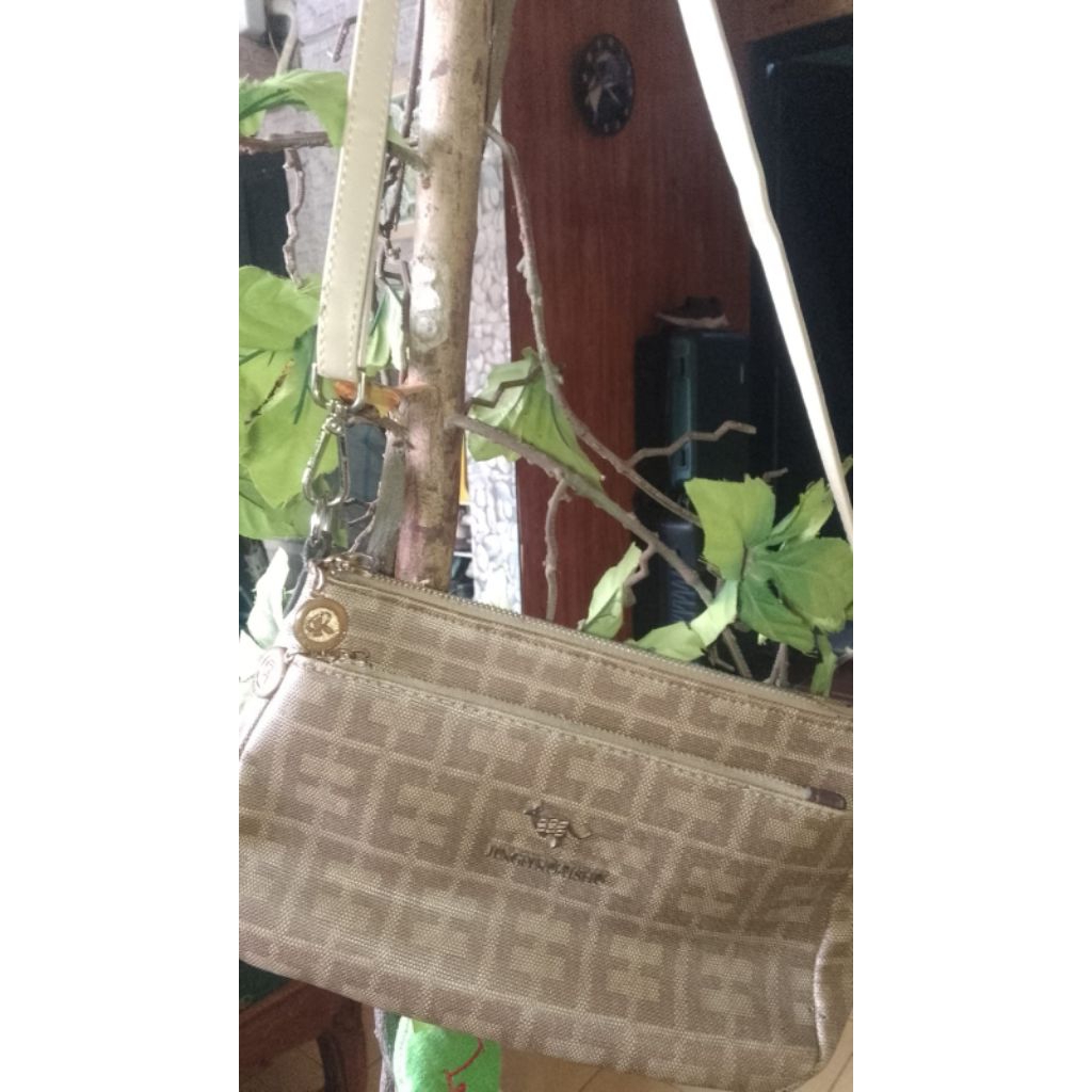 Tas selempang kulit sintetis preloved second