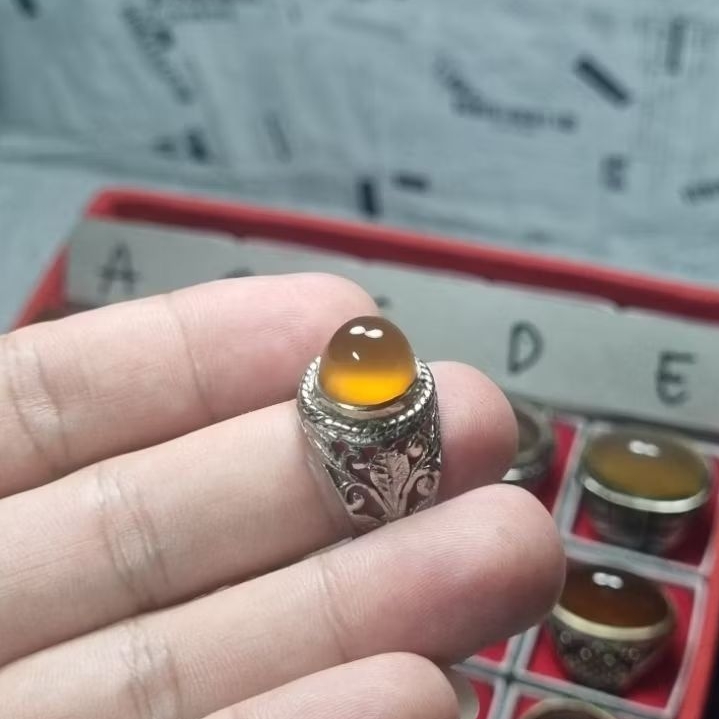 Cempaka giwang kuning