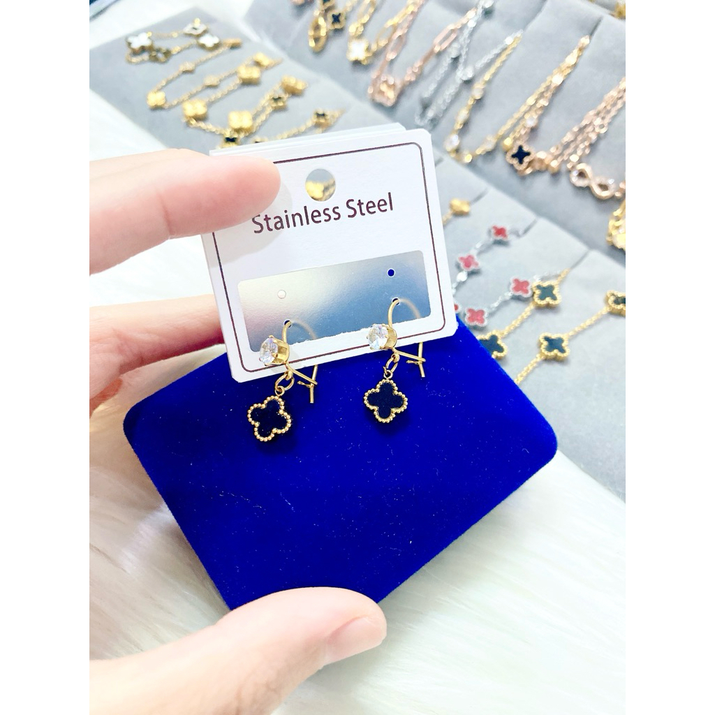 ETALASE ANTING TITANIUM ANTI KARAT