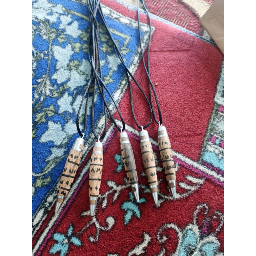 bandul kalung kayu ulin