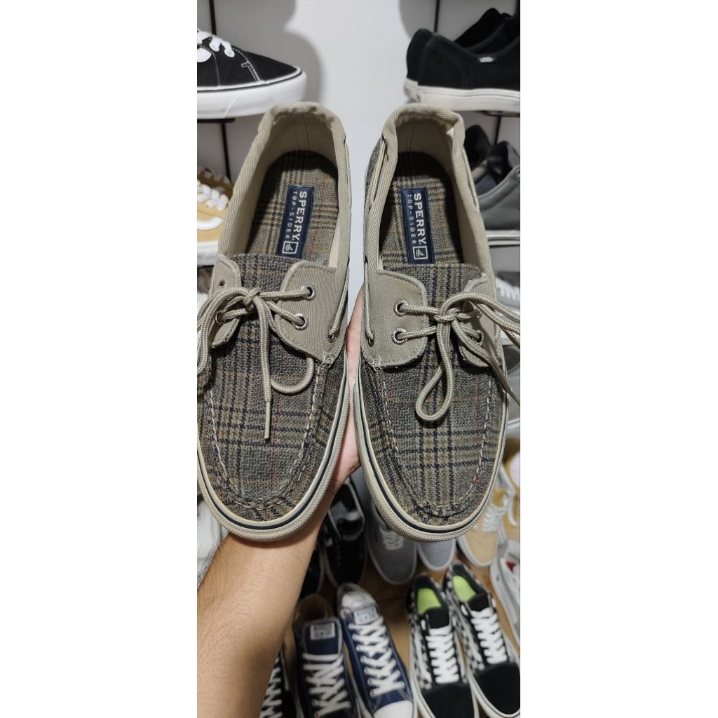 sepatu sperry