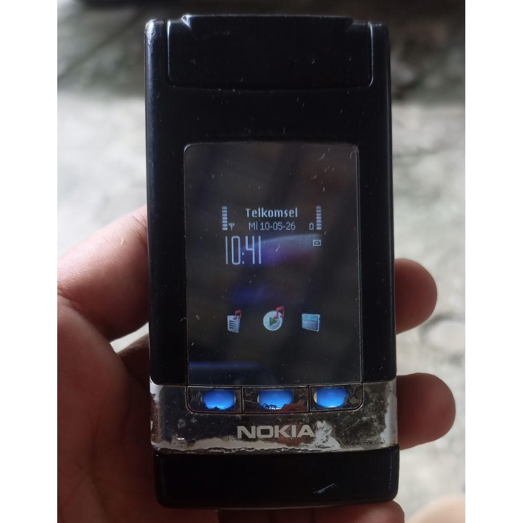 Nokia N76