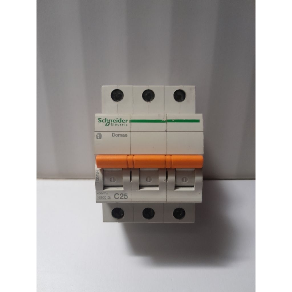 MCB schneider 3 phase DOMAE ORI