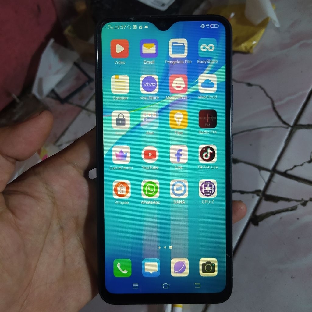 vivo y19 ram 8/256 minus lcd garis masih bisa di pakai