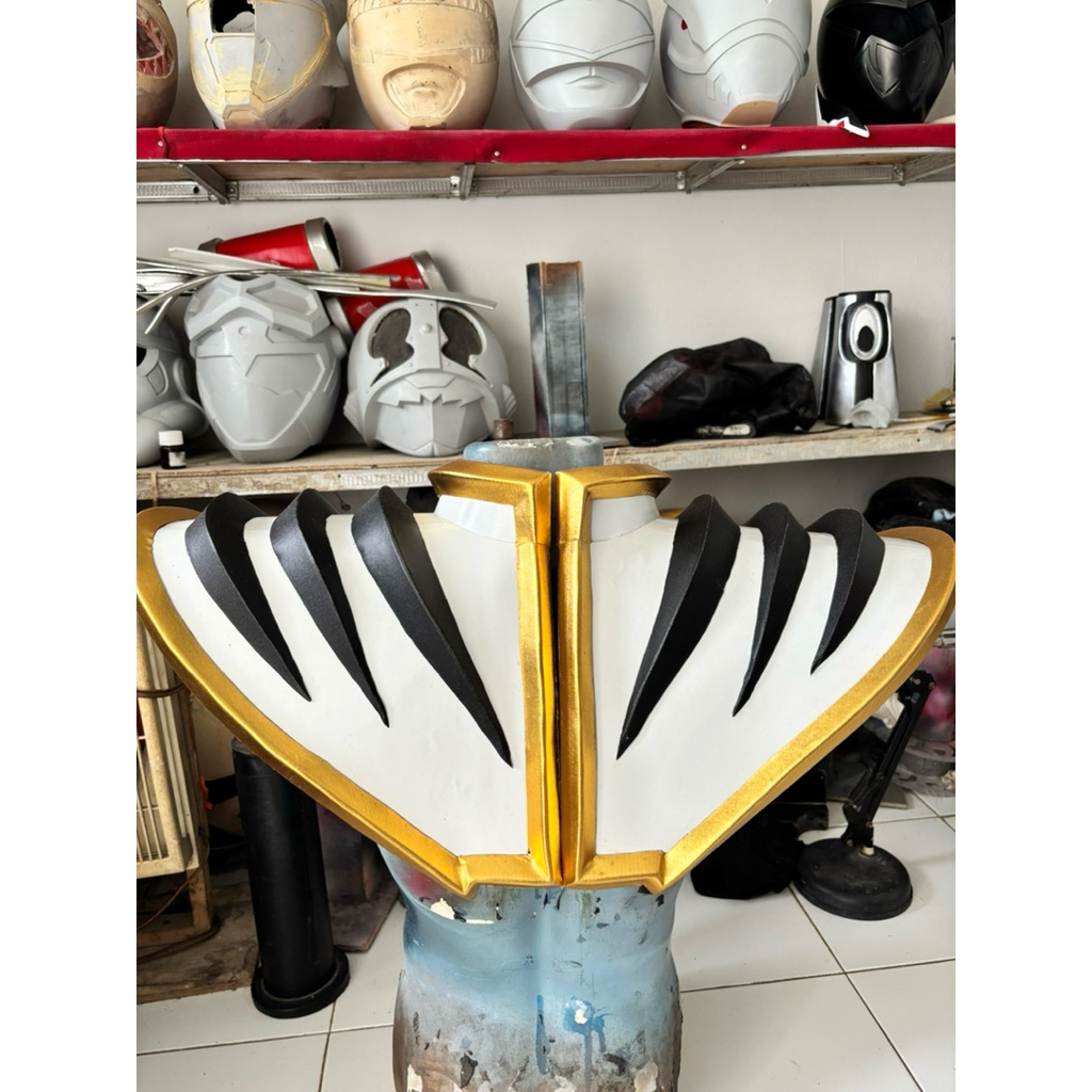 White dino thunder Armor