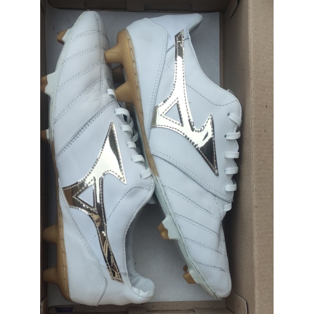 SEPATU BOLA KULIT SUDAH DI JAHIT/SOL,JAHITAN MANUAL HASILNYA RAPI,SANGAT KUAT,RINGAN AWET.