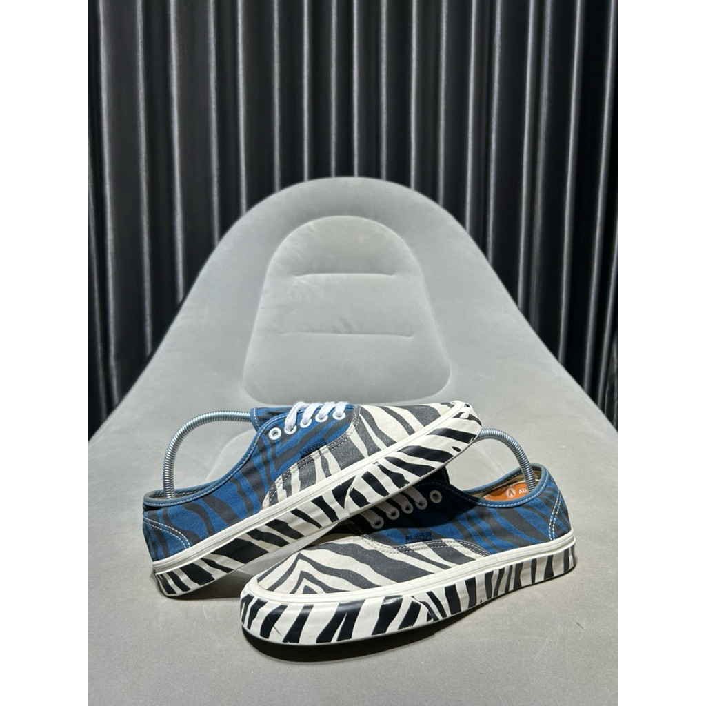 Vans authentic animal blue zebra size 43