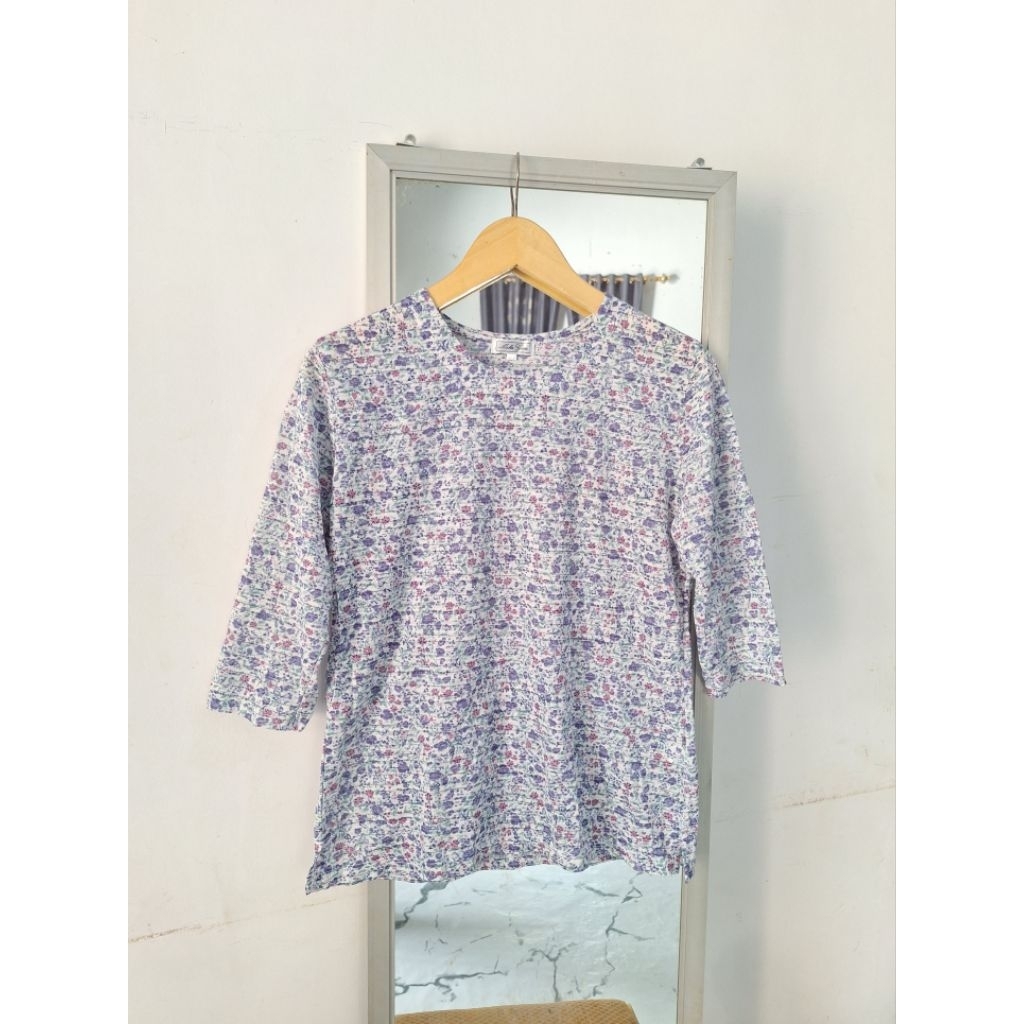 Atasan wanita motif bunga kecil