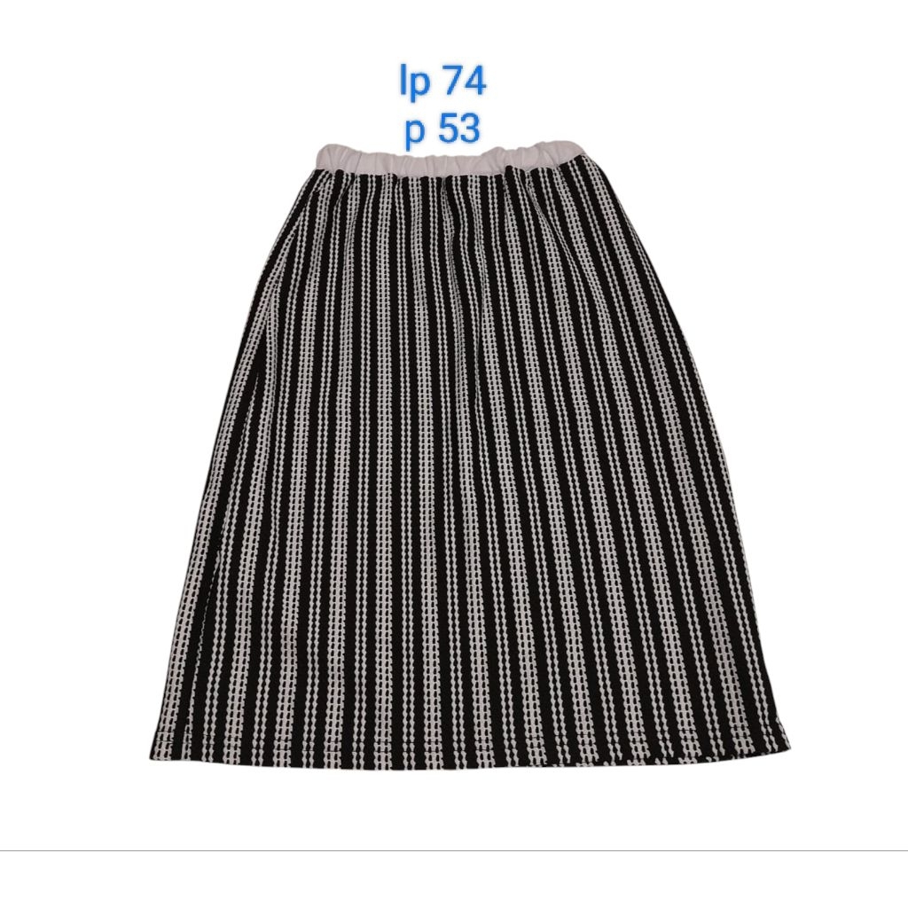 rok pendek salur hitam putih(new)