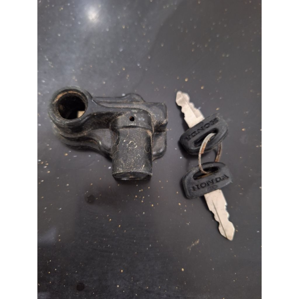 kunci jok sadel kuncian jok honda gl100 gl125 gl 100 gl 125 glk original nos