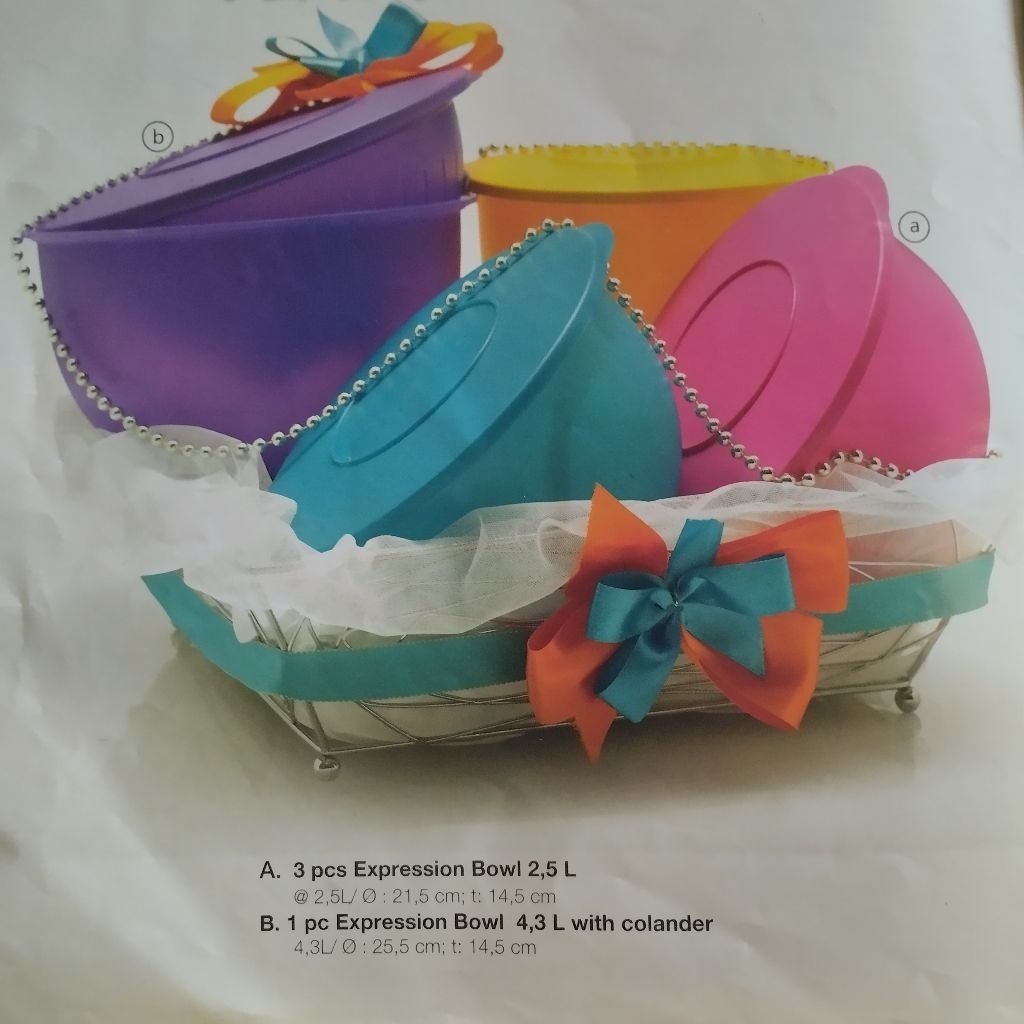 TUPPERWARE EXPRESSION BOWL