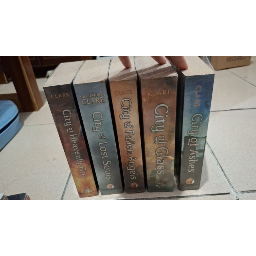 preloved novel the mortal instruments (INDO VERSION)