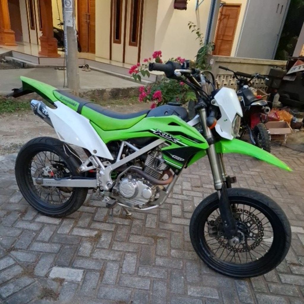 Motor trail supermoto bekas