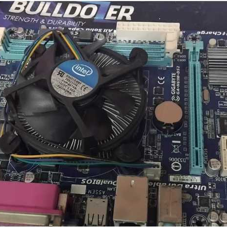 paketan mobo h61 gigabyte procesor  i3 3240 second bergaransi