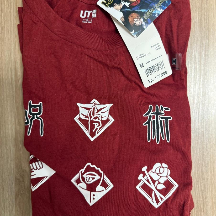 Kaos Uniqlo Jujutsu Kaisen Ukuran M