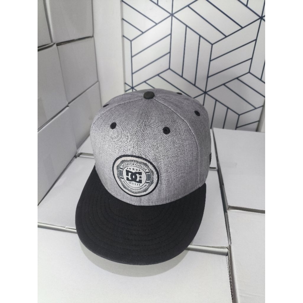 Topi Snapback DC Collab New Era Classic Logo