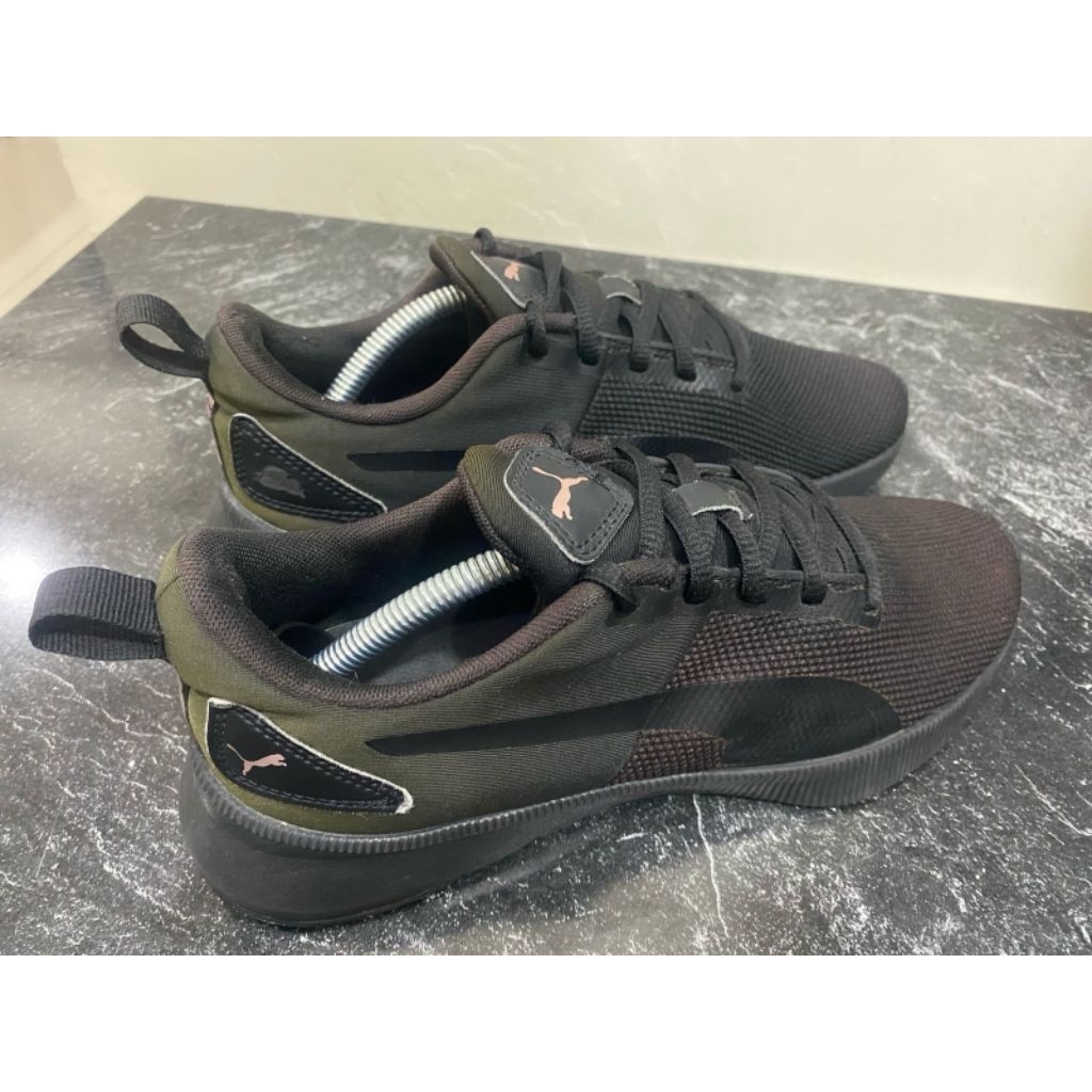 Sepatu Lari PUMA Flyer Runner Mesh warna hitam second original