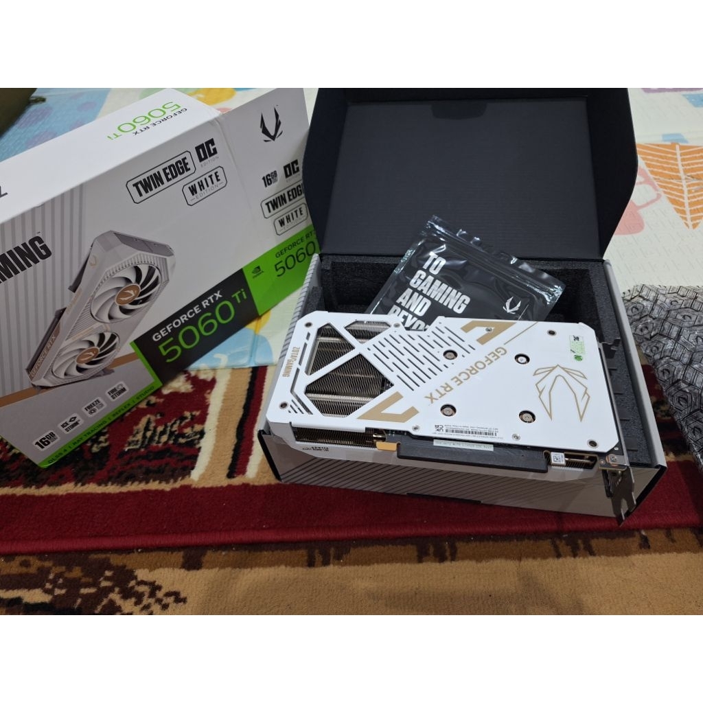 Vga RTX 5060 TI 16 GB white edition