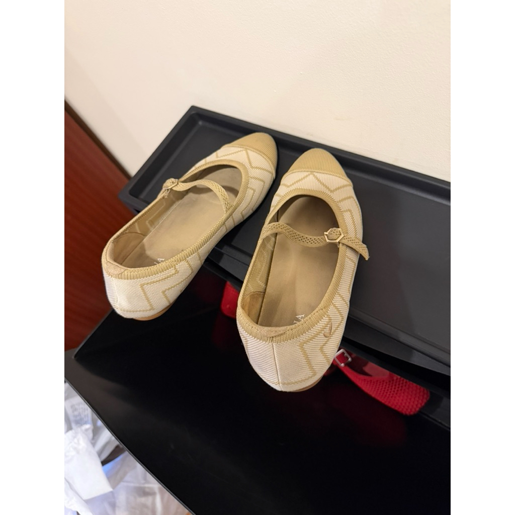 PRELOVED Vivaia flat shoes mary jane