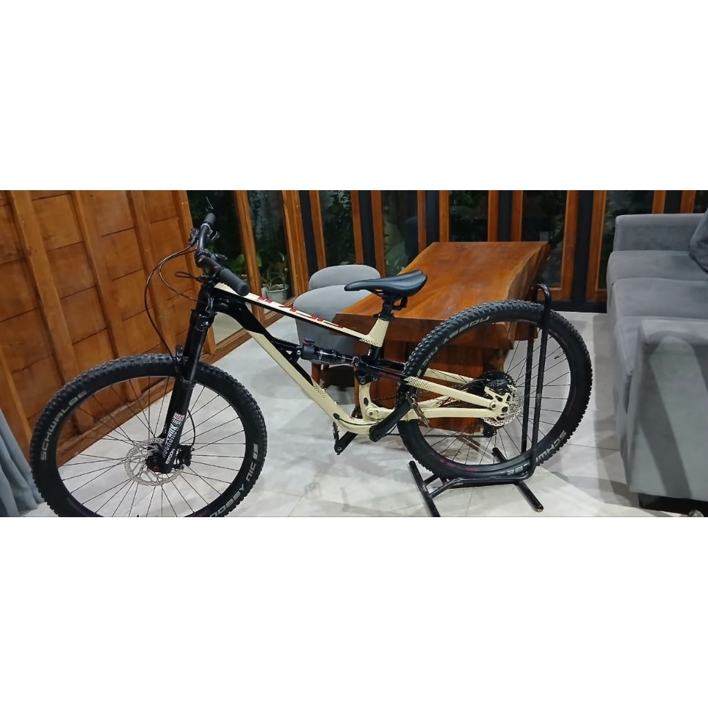 Sepeda Polygon Siskiu D7 krem hitam size S.27.5 upgrade mantap second