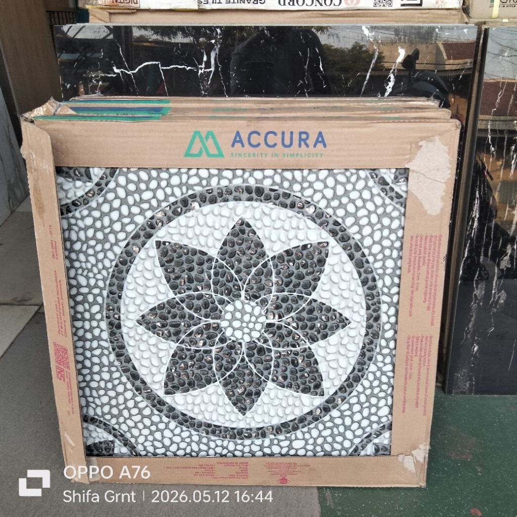Keramik lantai 50x50.Amaguro Grey/Accura
