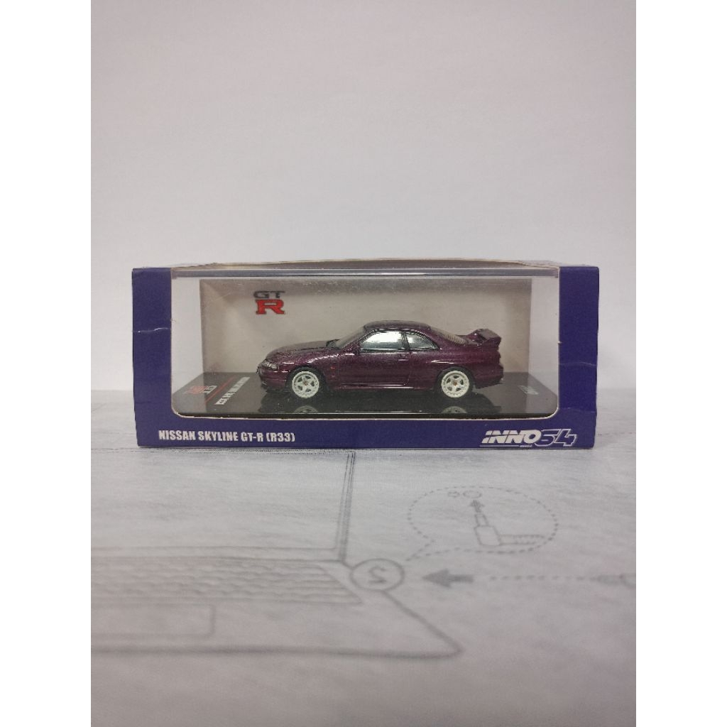 Inno64 Nissan Skyline GT - R (R33) Purple