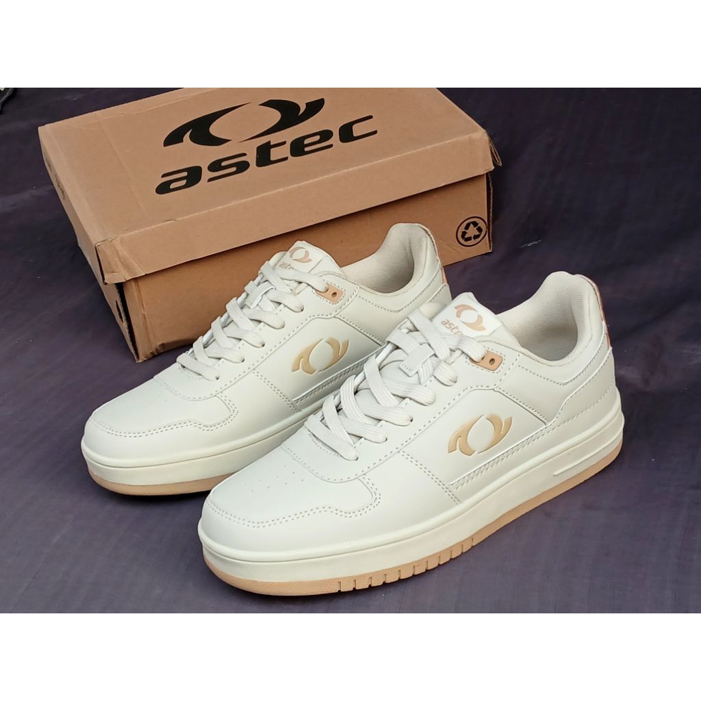 sepatu olahraga tenis astec dan sepatu fadel astec warna beige
