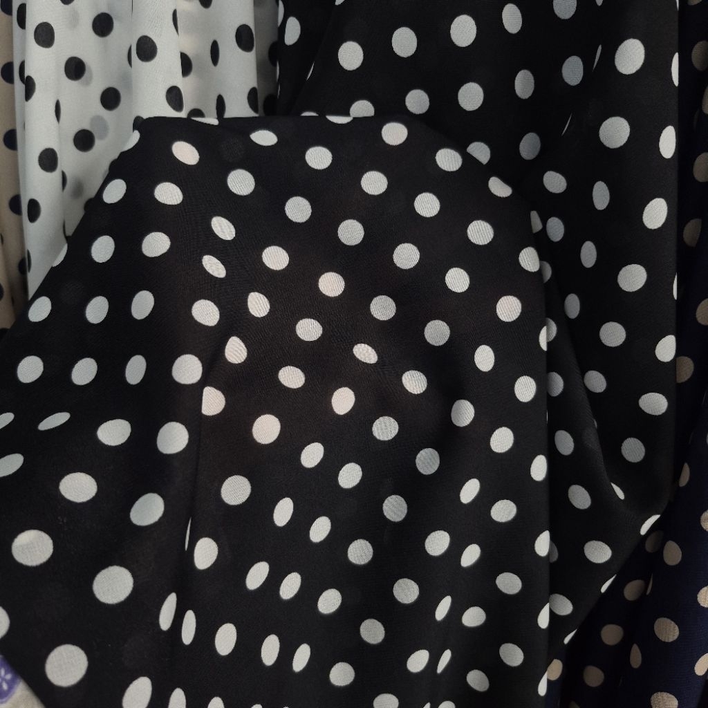 kain chiffon motif polkadot putih premium-kain sifon motif polkadot putih premium