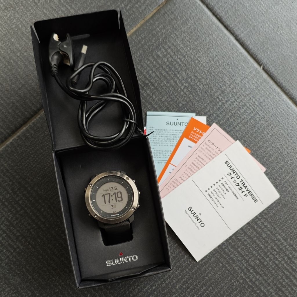SUUNTO TRAVERSE GRAPHITE ALTIMETER BAROMETER COMPASS