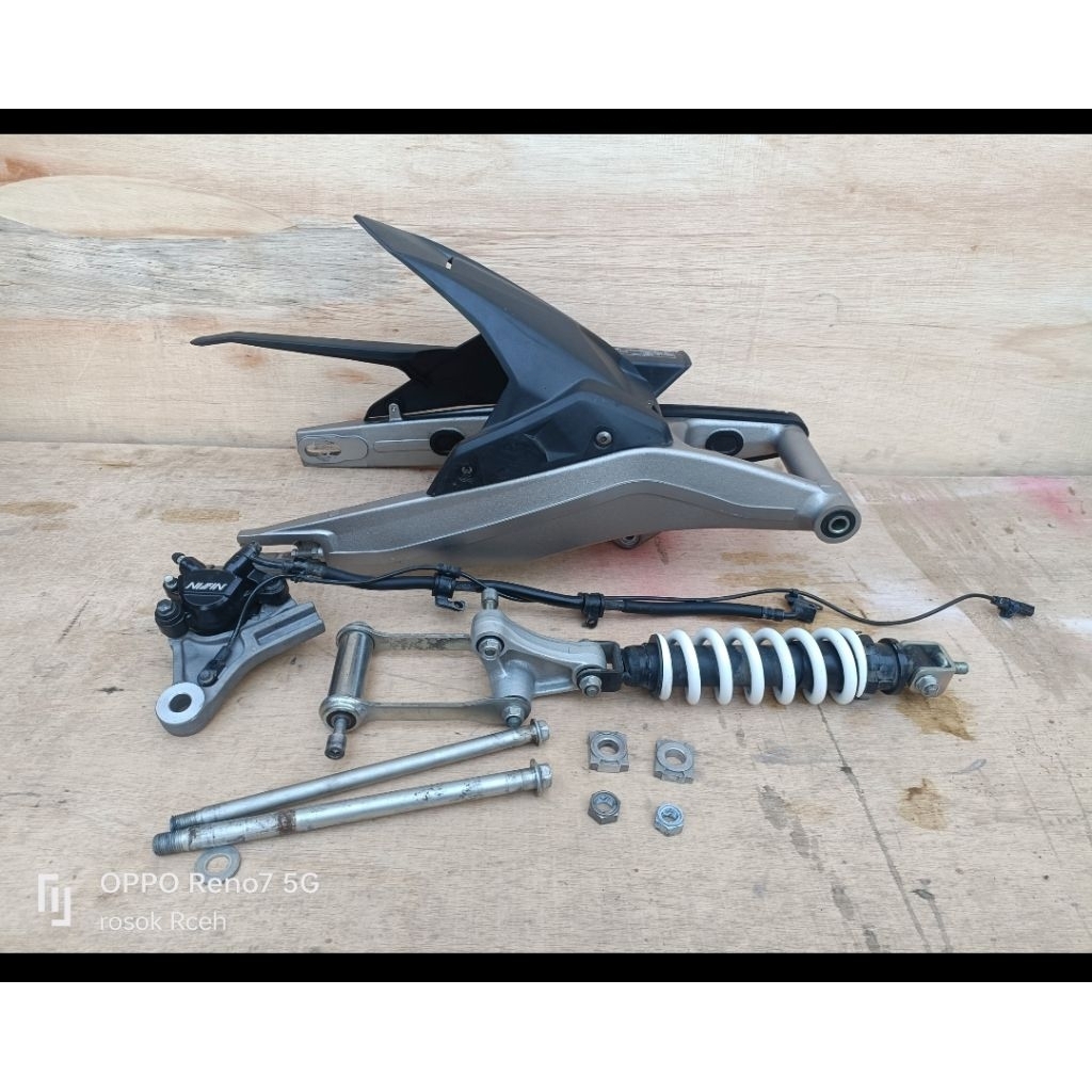 swing arm CBR250RR