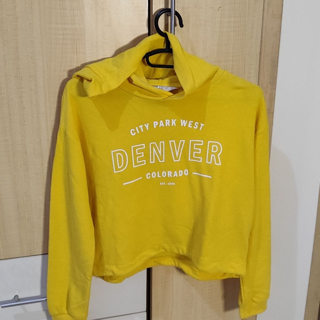 (personal collection) Priloved H&M Ori - Crop Hoodie Kuning / Sweater Bertopi Lengan Panjang Denver 