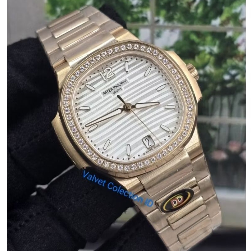 Patek Philippe Nautilus 7118 Ledies Diamond Swiss Automatic Dial White Rose Gold