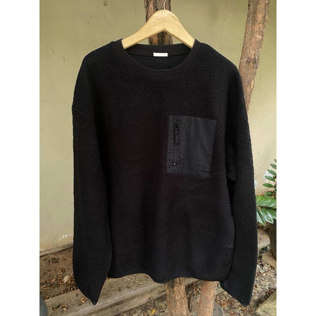 crewneck sherpa GU