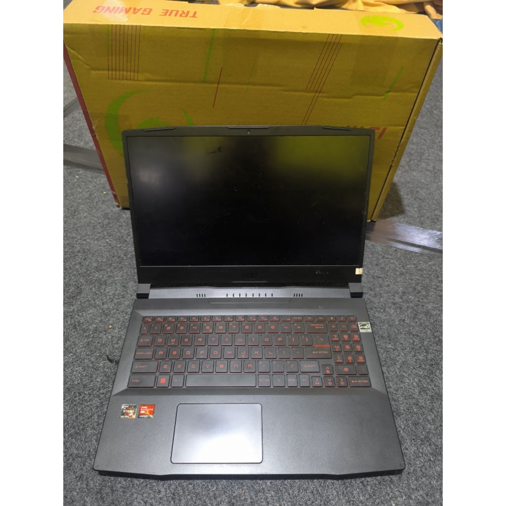 Laptop MSI Bravo 15 Bahan Matot