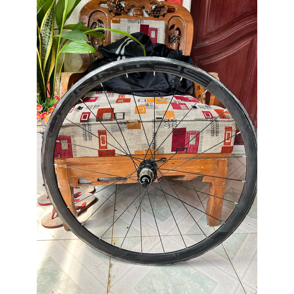 Wheelset belakang ROADBIKE Novatec F172SB 700c