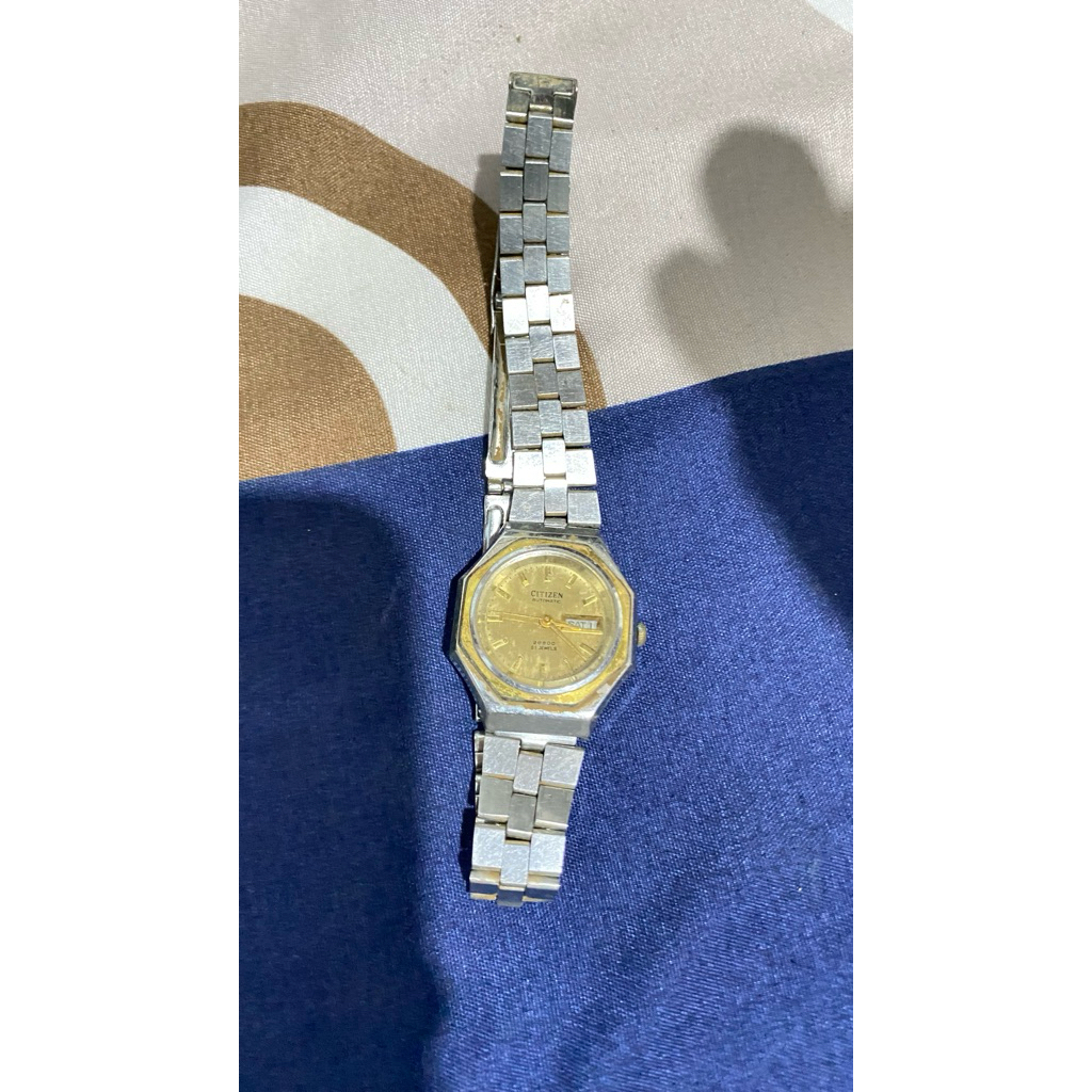citizen hand watch second