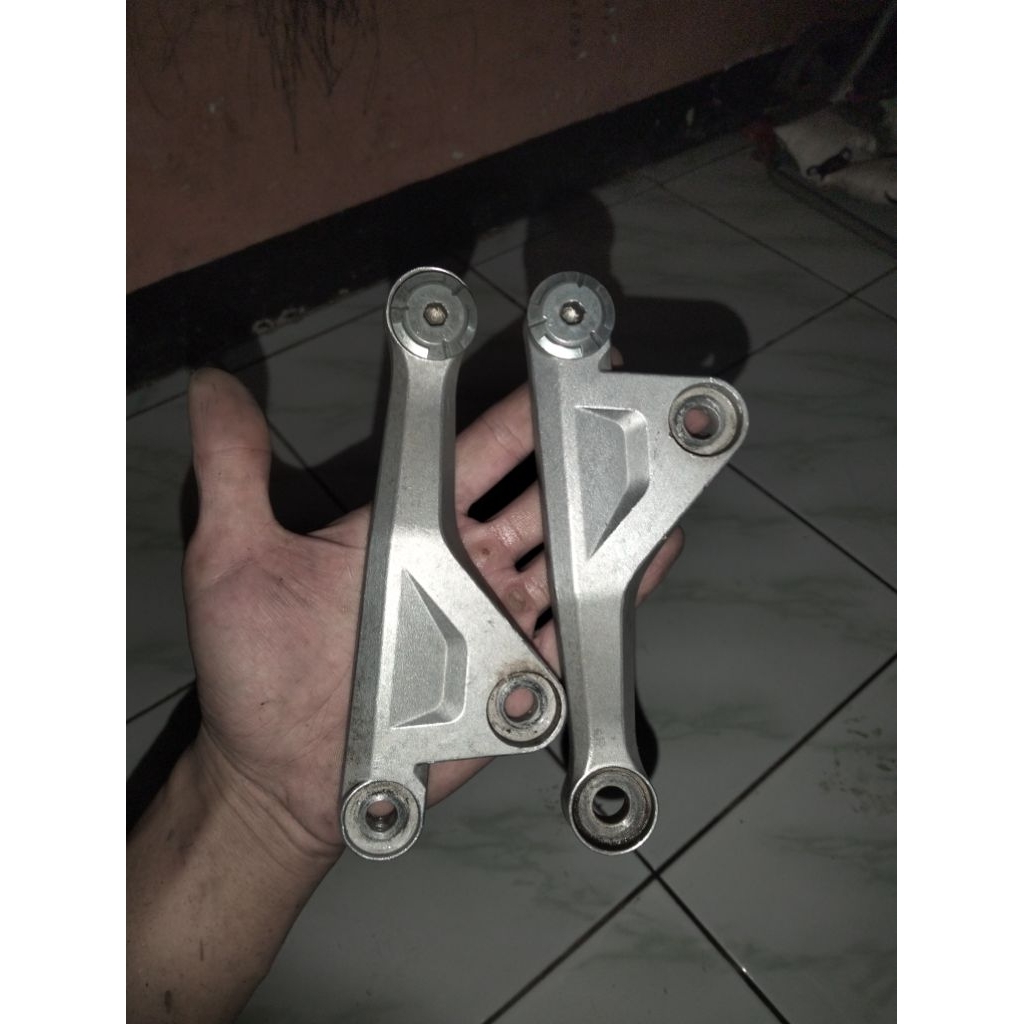 braket mesin CBR