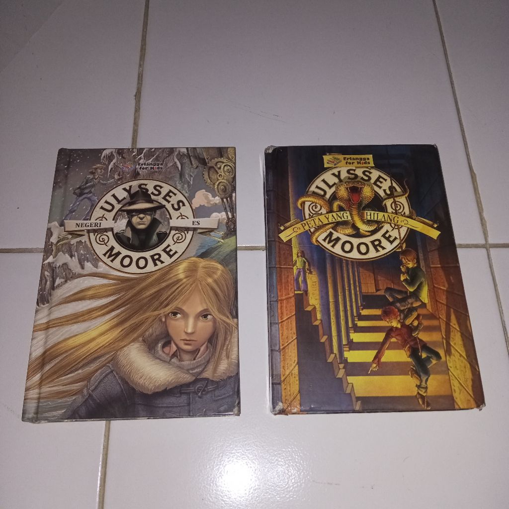 Ulysses moore set 2 buku / negeri es dan peta yang hilang / original Hard cover