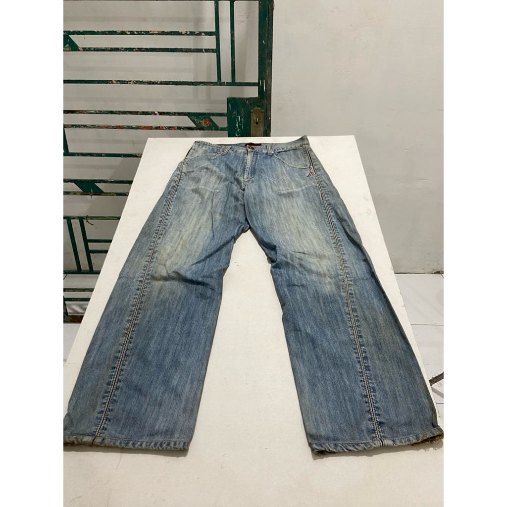 Celana Jeans Levi’s Engineered Preloved Second Original