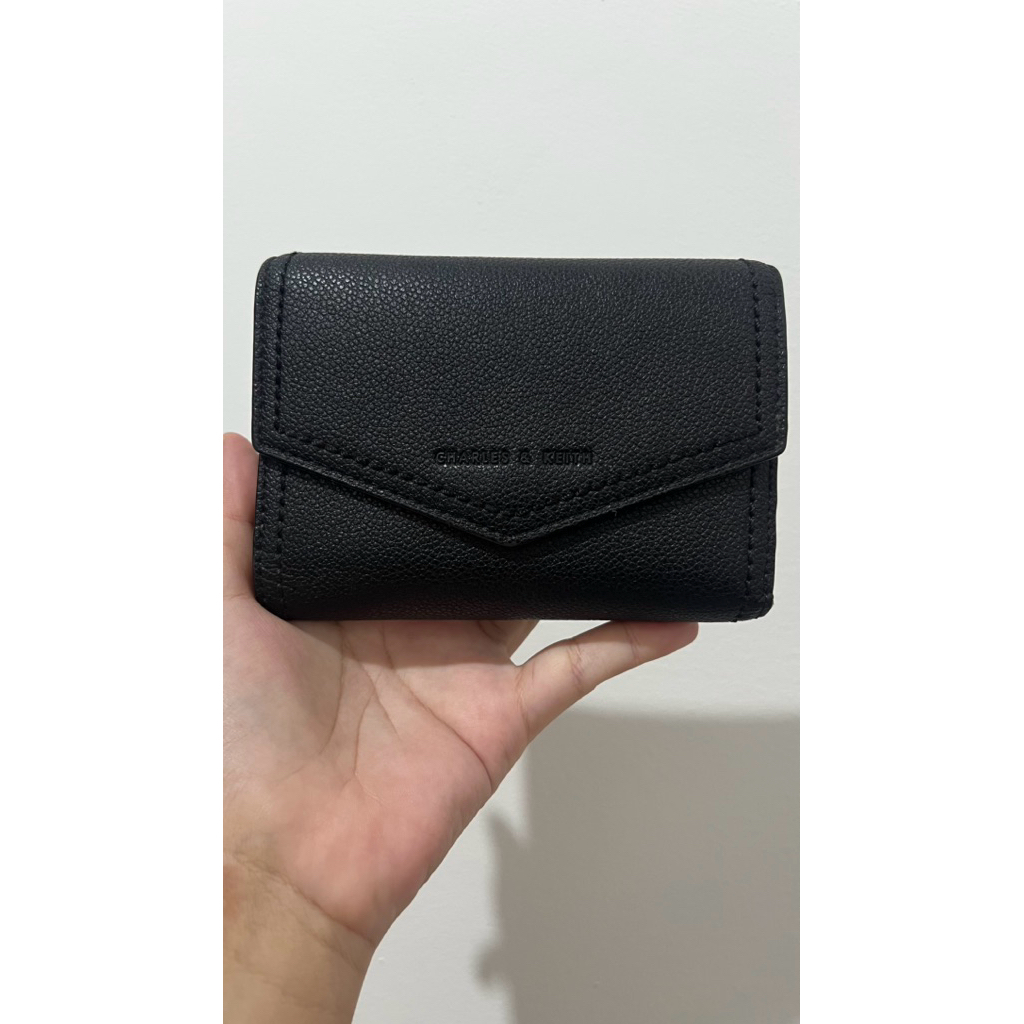 original dompet charles & keith trifold hitam medium preloved second