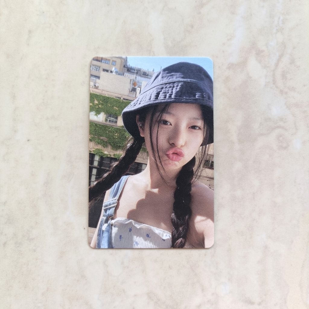 [READY] Photocard Official Hanni Bluebook Bucket Hat Noot Noot Newjeans