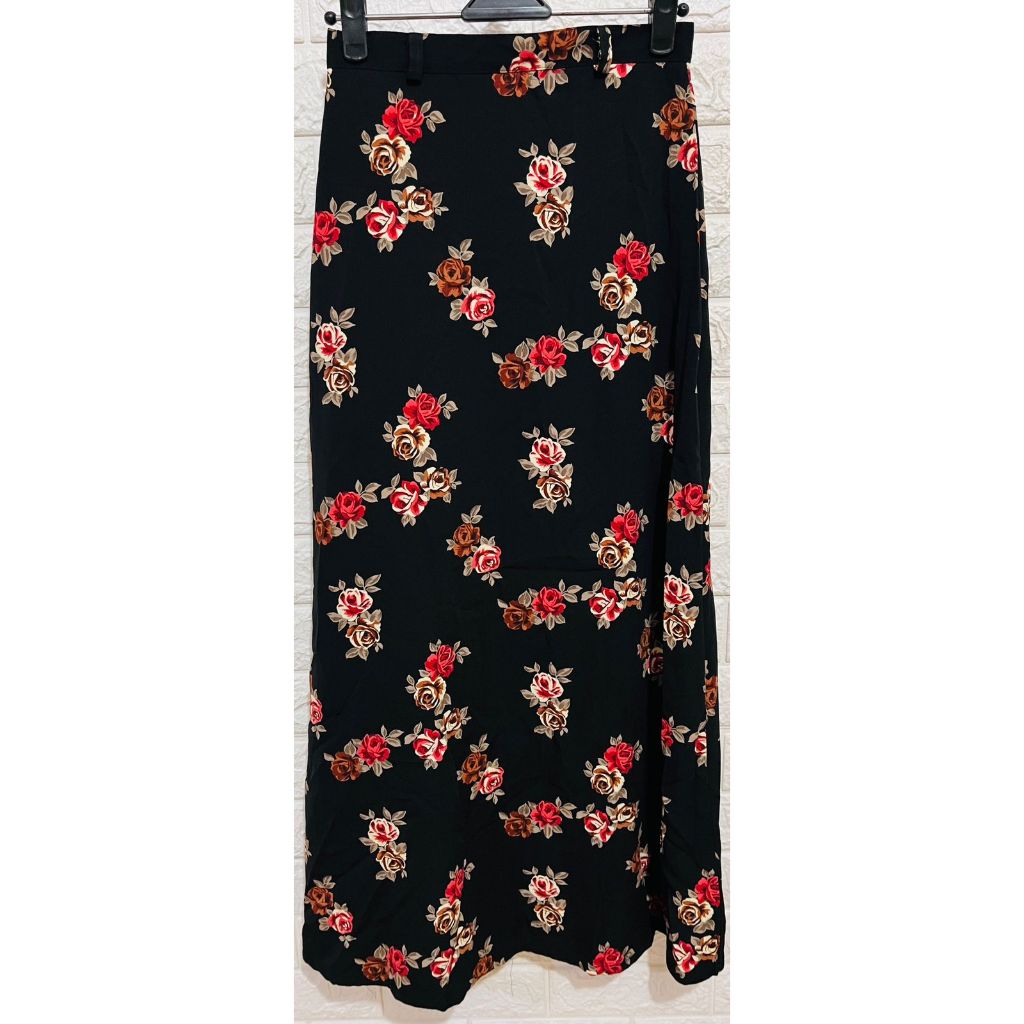 ROK PANJANG KATUN HITAM BUNGA