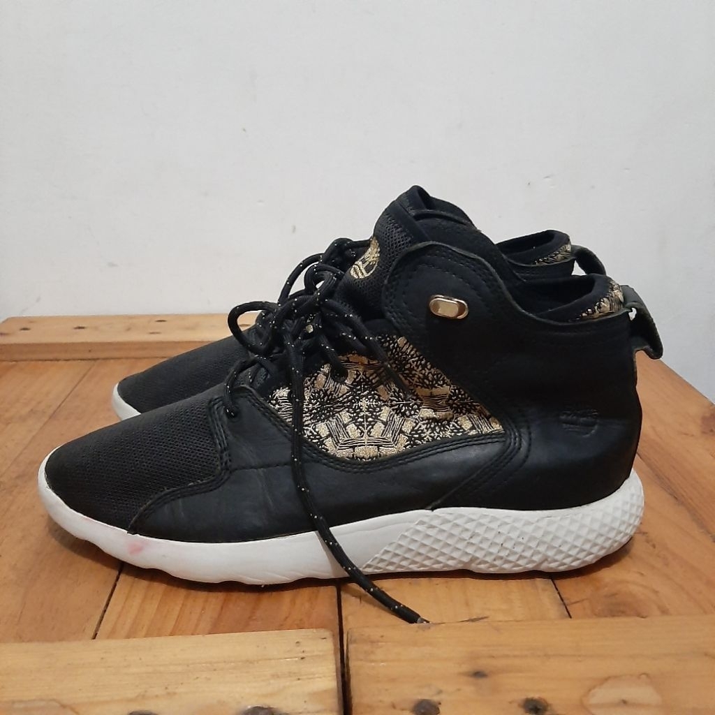 Timberland Flyroam Chukka hitam emas 44