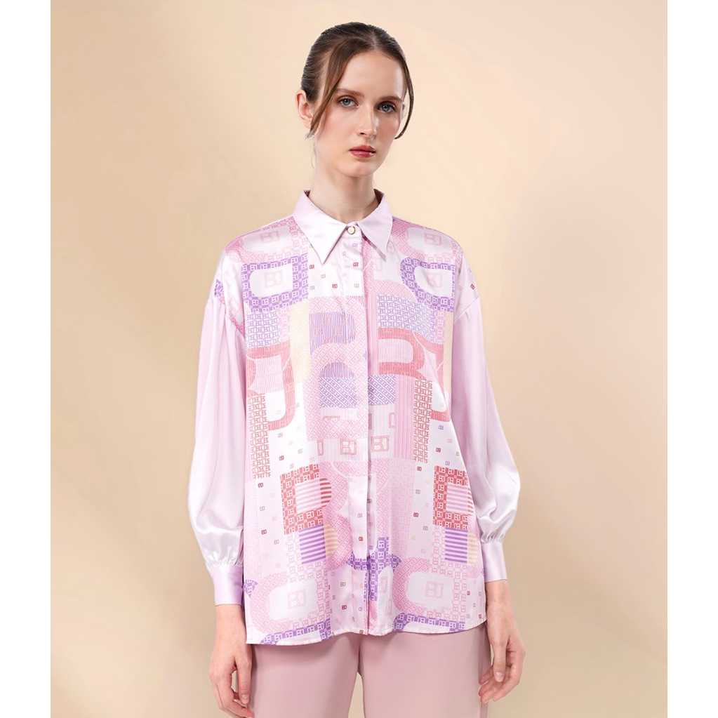MONOGRAM BENANG JARUM YUZU DIAGINAL ALANA BLOUSE sz XS BUTTONSCARVES MYURA CARDIGAN WEARING KLAMBY N